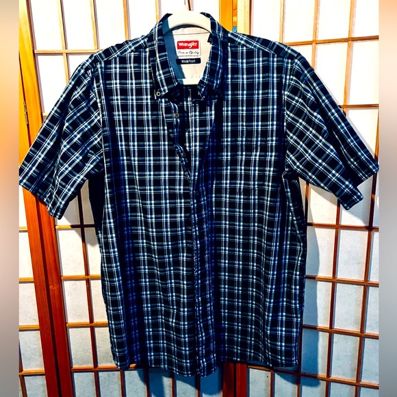 Vintage Wrangler Medium Men’s Short Sleeve Plaid Button Up Shirt - Picture 1 of 5